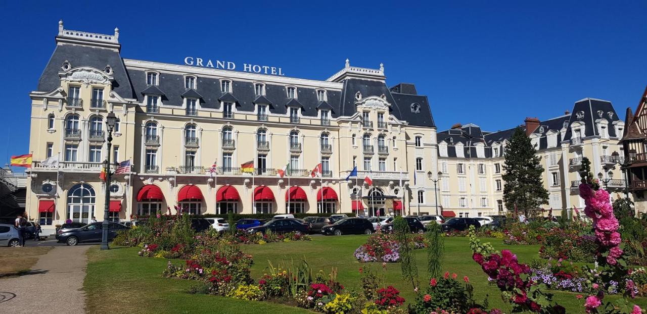 Residence Front De Mer Cabourg - Acces Direct Plage Buitenkant foto