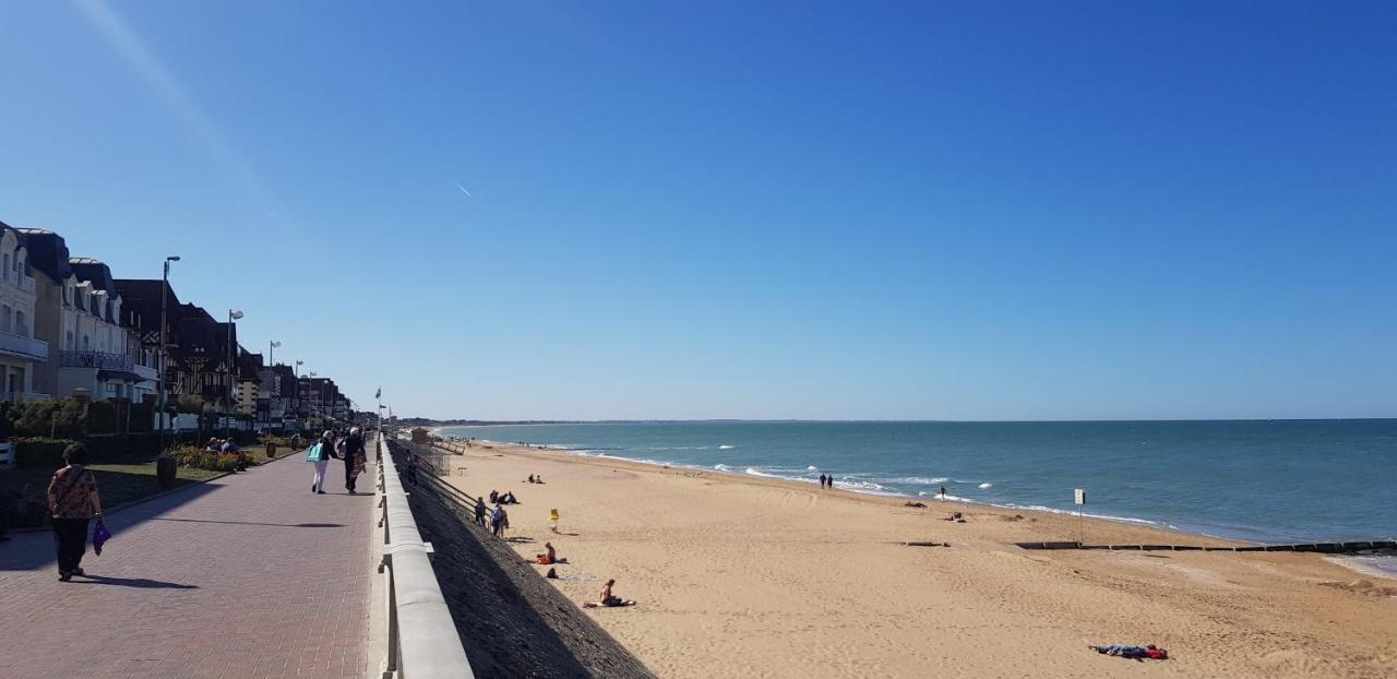 Residence Front De Mer Cabourg - Acces Direct Plage Buitenkant foto